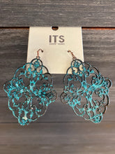 Load image into Gallery viewer, Scalloped Filigree Earrings