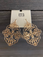 Load image into Gallery viewer, Scalloped Filigree Earrings